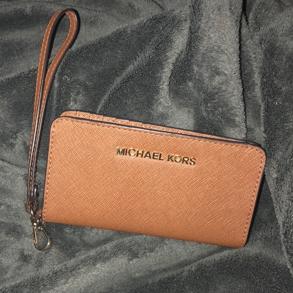 Michael Kors Handbags - Michael Kors iPhone wristlet